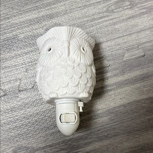 Scentsy White Owl Wax Warmer and Light